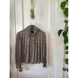 Due Per Due Women’s size small sweater